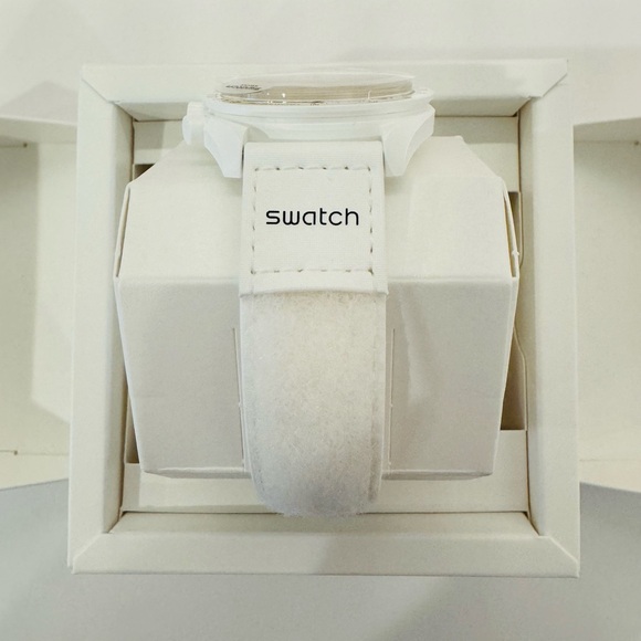 NIB OMEGA X Swatch Snoopy Mission to the Moonphase White - Picture 9 of 16